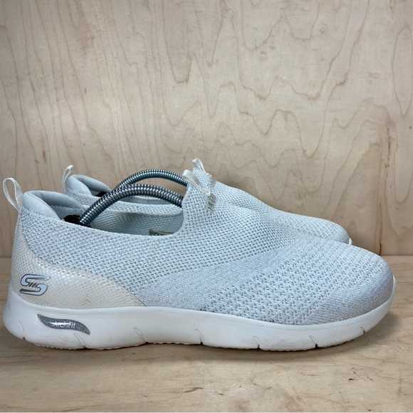 Skechers Women’s Archfit Refine Showcase White Silver Slip On Shoes Size 8.5 - Picture 1 of 13